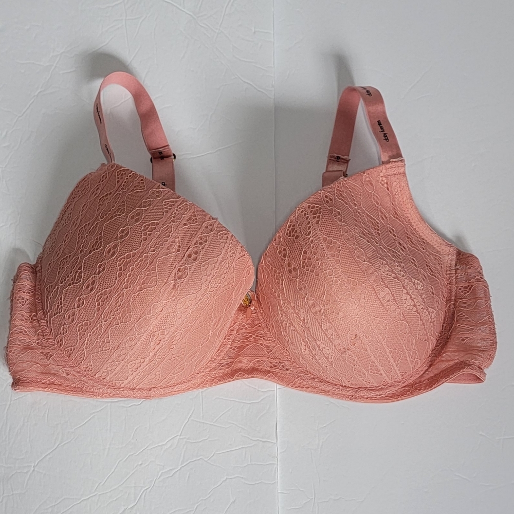 Daisy Fuentes   Underwire Bra/ 42D